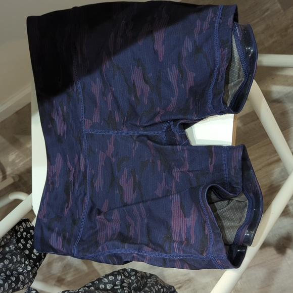 Athletic shorts - Picture 1 of 2